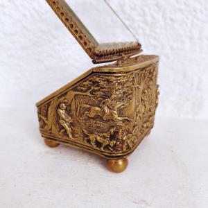19thc French Napoleon III Gilt Bronze Hunting Scene Jewelry Box Casket Glass Top