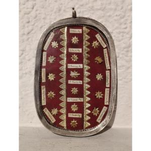 Reliquaire en argent du XIXe siècle contenant 16 reliques apostoliques de première classe et un