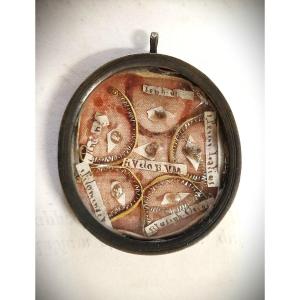 Reliquaire en argent de 18 cents, contenant 6 reliques, le Saint Voile de la Vierge Marie et un
