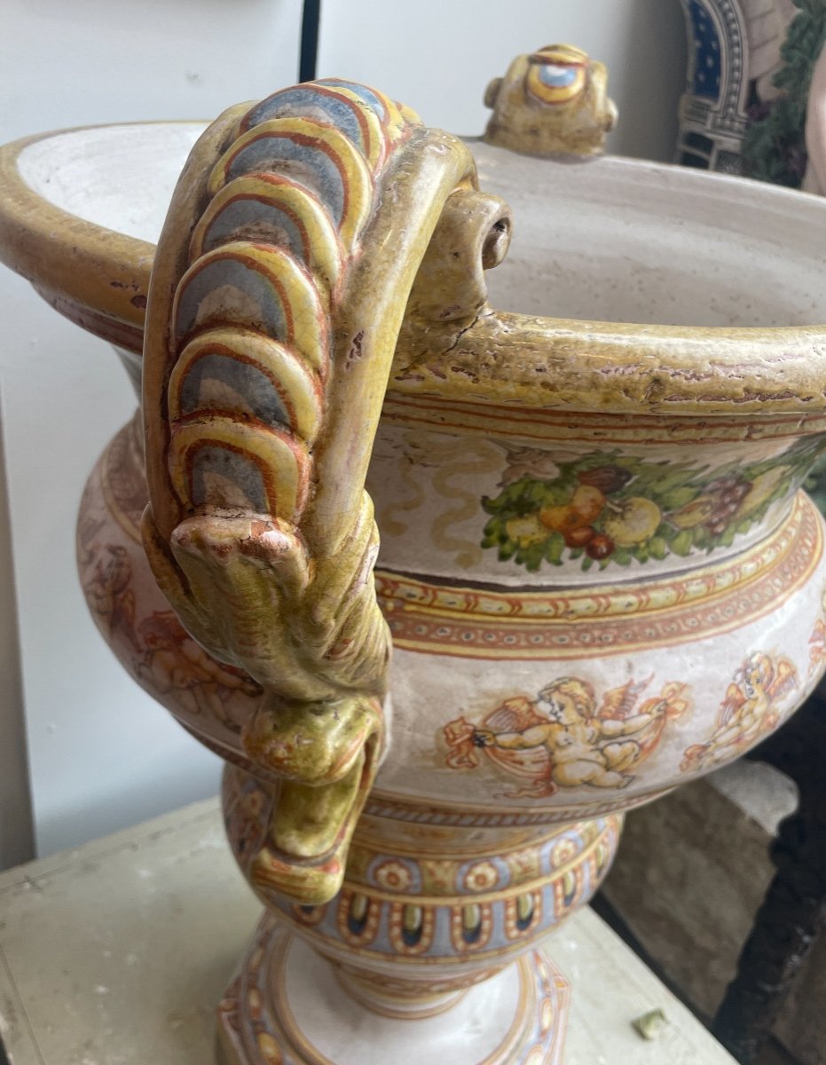 Spectaculaire Vase En Faïence Italienne dans le goût de Castelli, H.79,5 cm.-photo-5