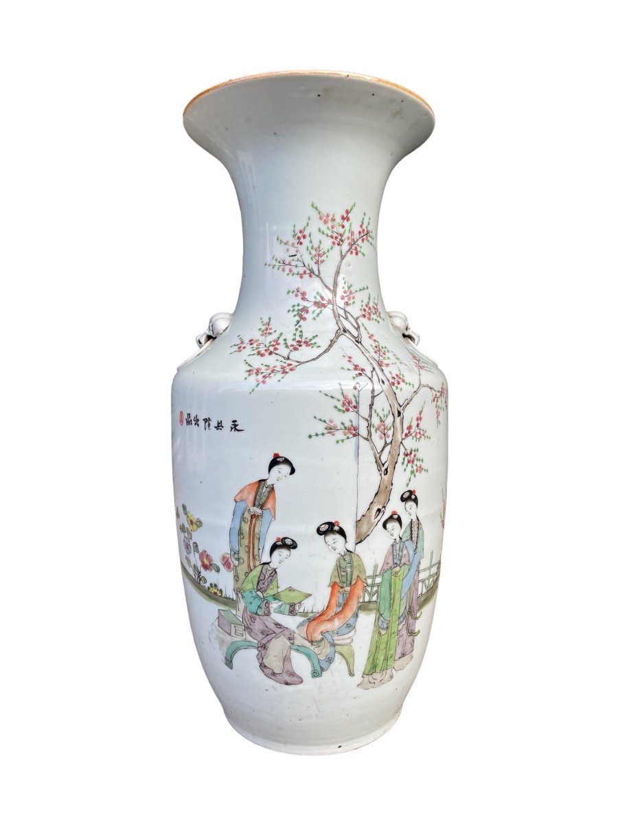 Chine - Important Vase à Col évasé En Porcelaine Orné En émaux Polychromes, XIXe Siècle. 