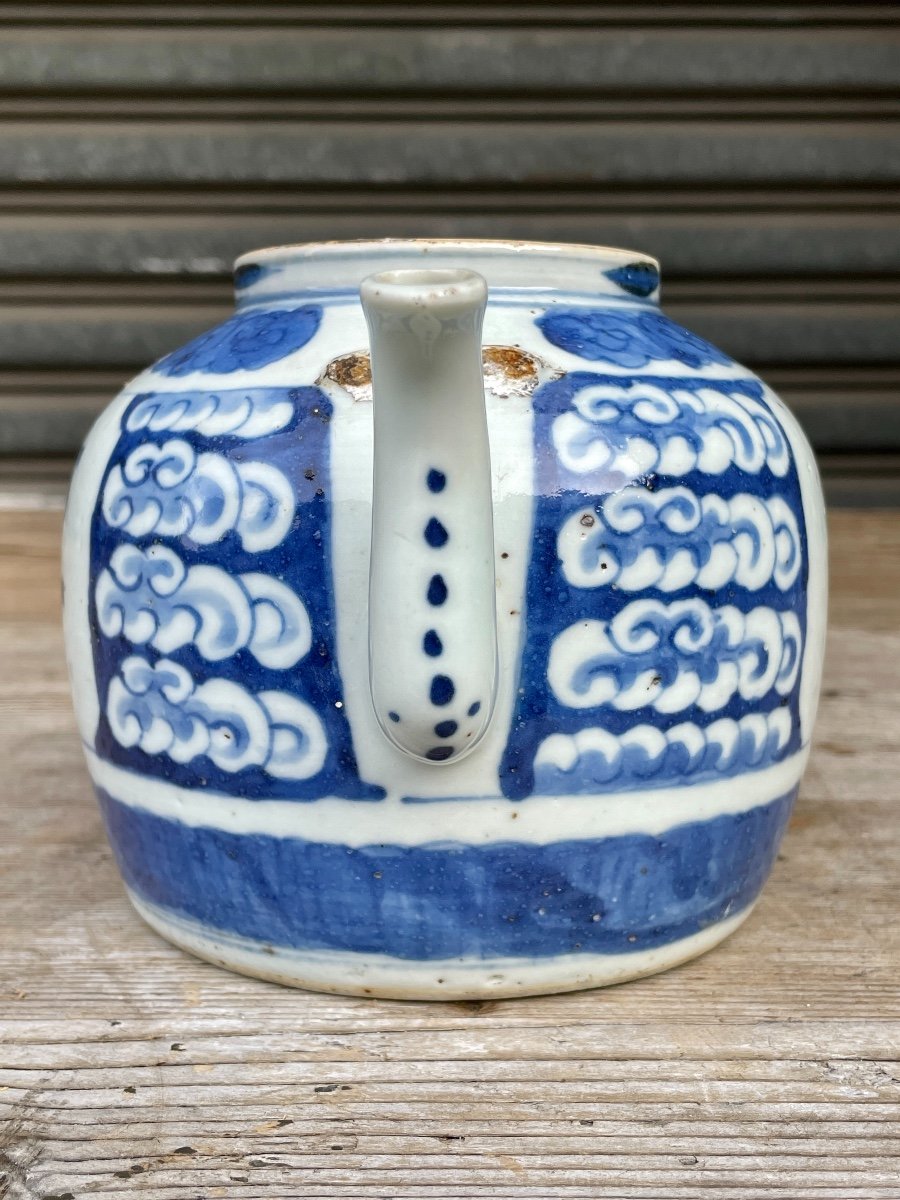 Chine - Théière En Porcelaine Ornée En Bleu De Cobalt Du Sinogramme Shuangxi, Le Double Bonheur-photo-1