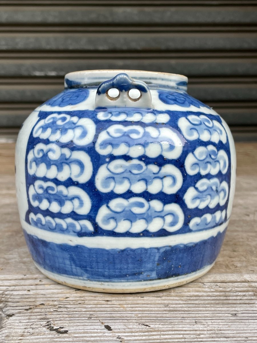 Chine - Théière En Porcelaine Ornée En Bleu De Cobalt Du Sinogramme Shuangxi, Le Double Bonheur-photo-2