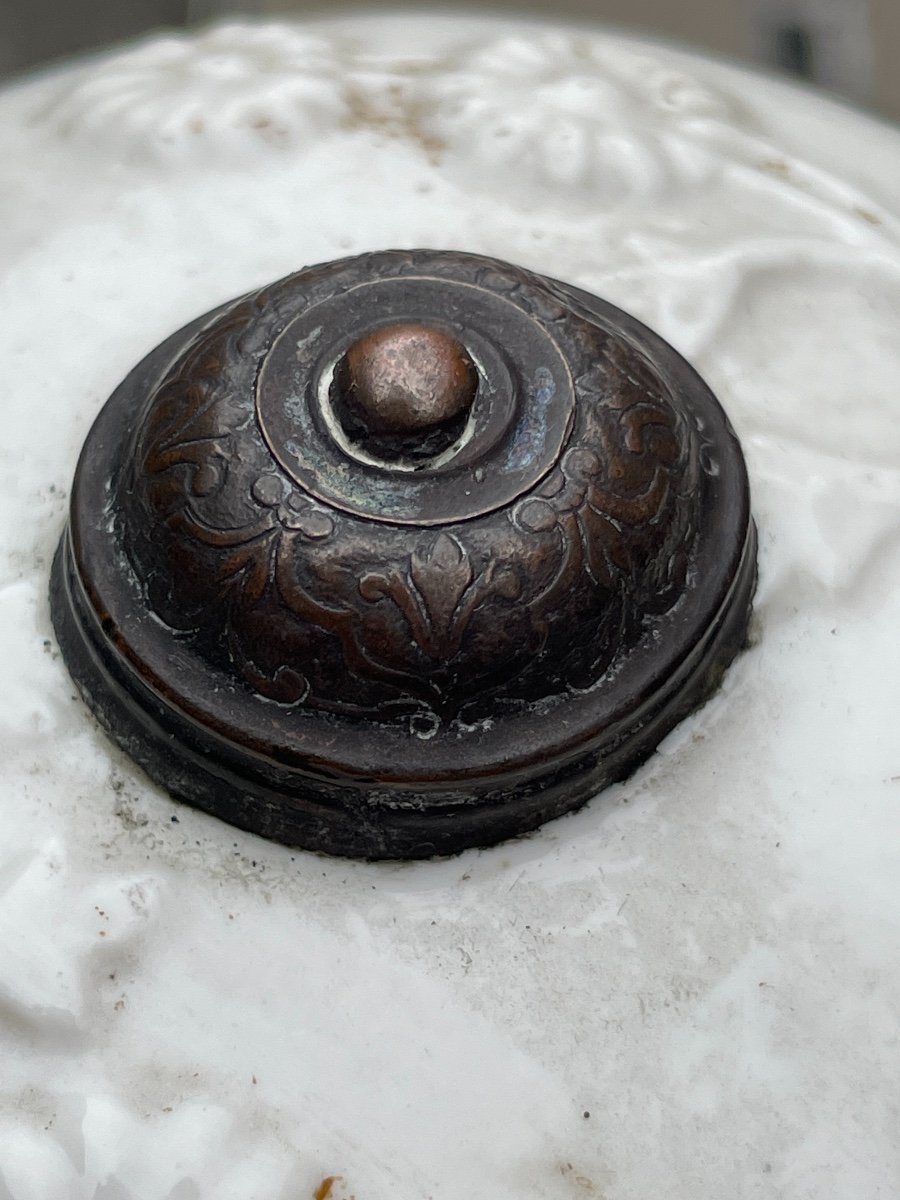 Saint-cloud - Bronze-rimmed Porcelain Cream Pot - 18th Century.-photo-1