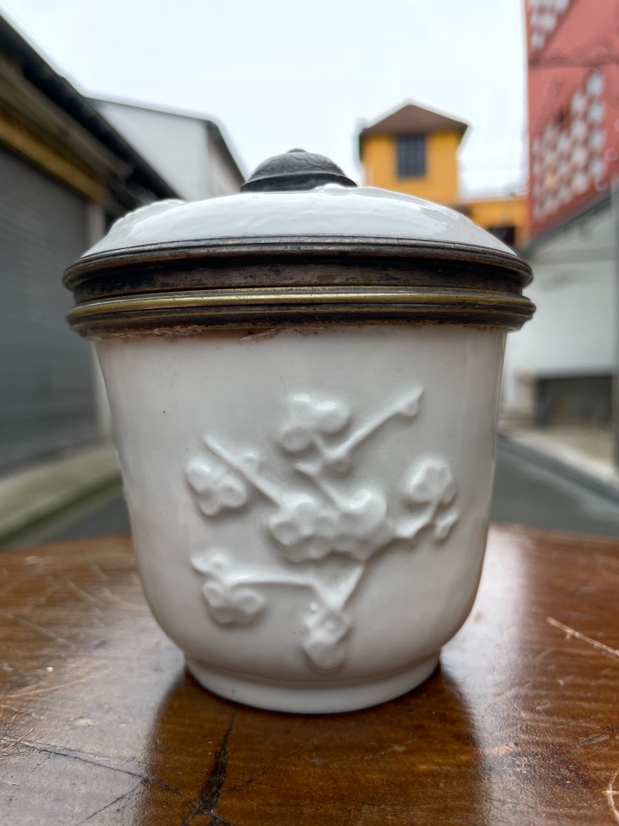 Saint-cloud - Bronze-rimmed Porcelain Cream Pot - 18th Century.-photo-6