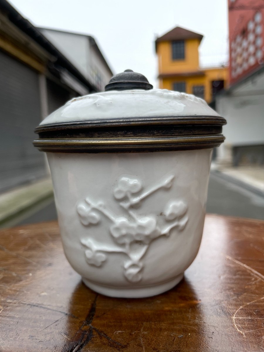 Saint-cloud - Bronze-rimmed Porcelain Cream Pot - 18th Century.-photo-7