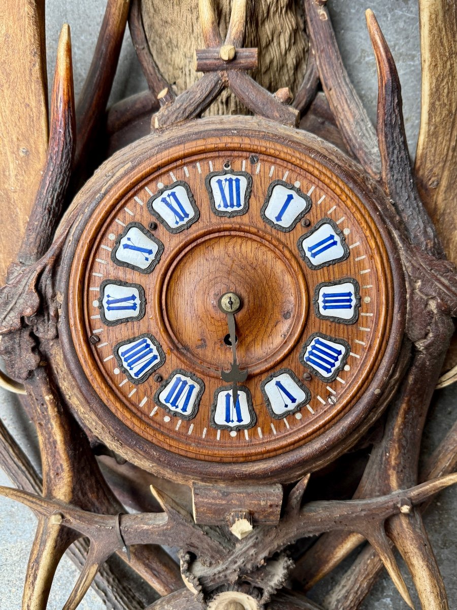 Horloge Murale De La Forêt Noire En Bois Sculpté Polychrome Et Bois De Cervidés - Haut. : 107 -photo-3