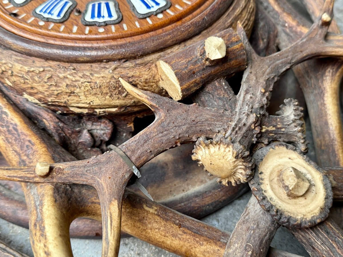 Horloge Murale De La Forêt Noire En Bois Sculpté Polychrome Et Bois De Cervidés - Haut. : 107 -photo-1