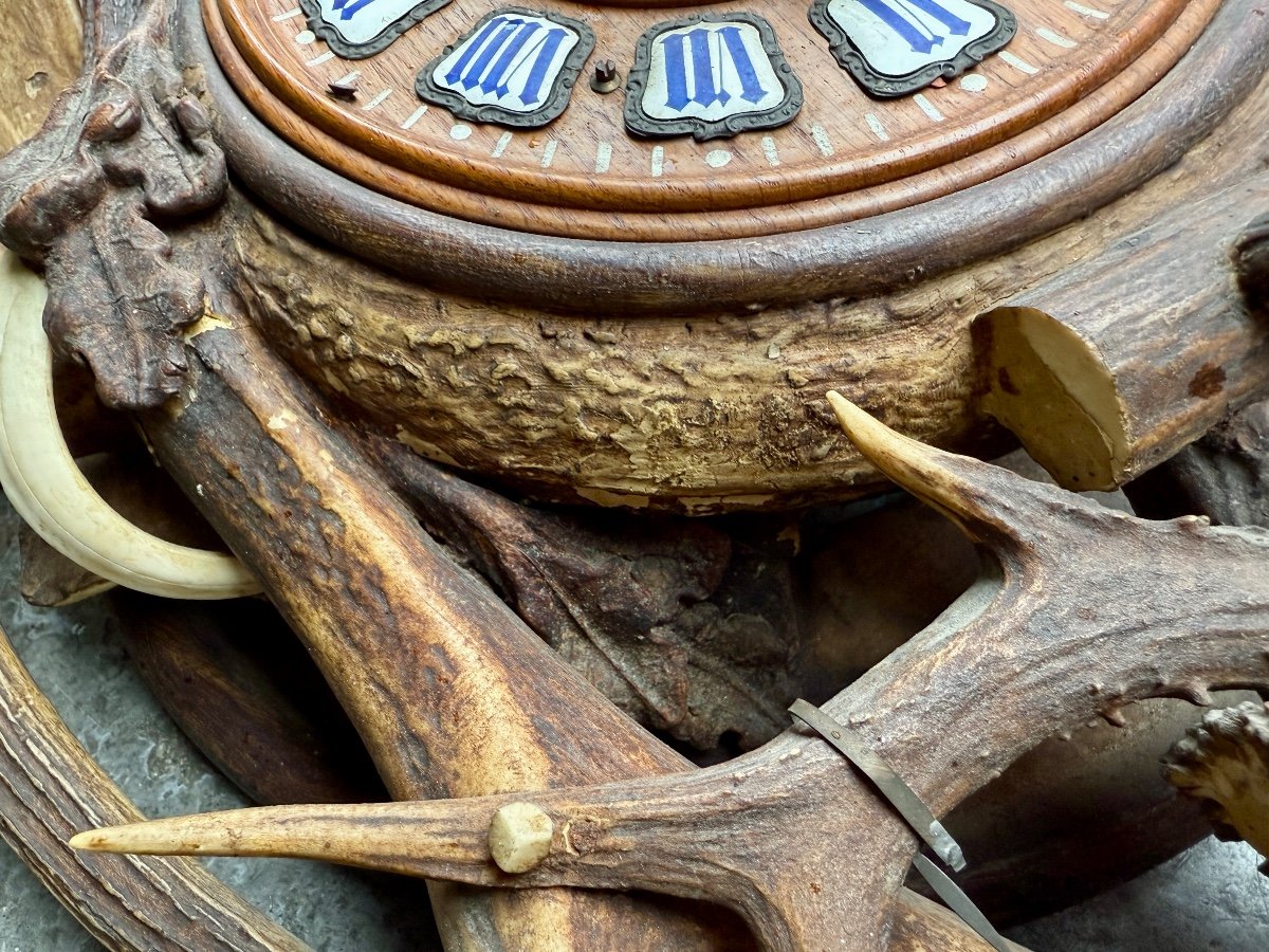 Horloge Murale De La Forêt Noire En Bois Sculpté Polychrome Et Bois De Cervidés - Haut. : 107 -photo-7