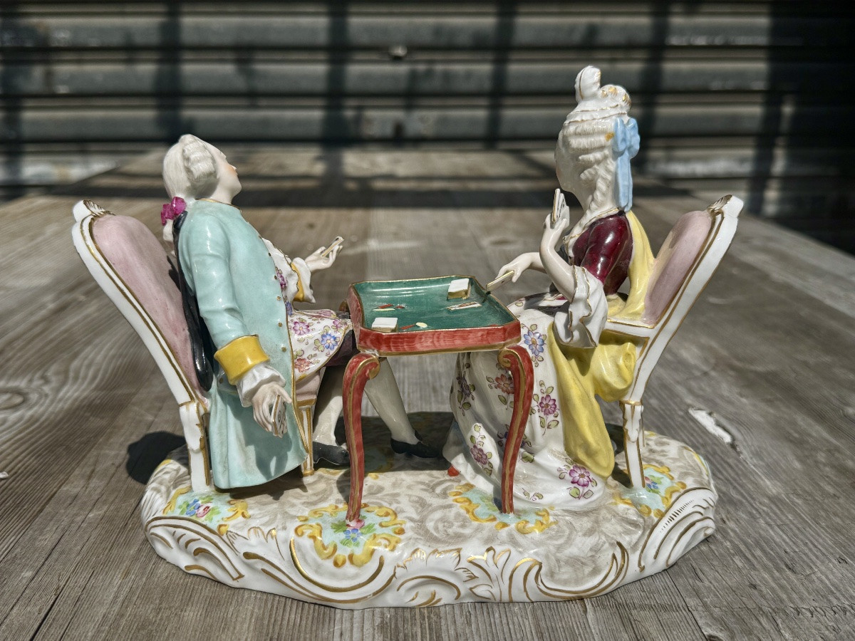 Dans le gout de la Manufacture de Meissen - Les jours de carte - Larg. 24 cm. -photo-2
