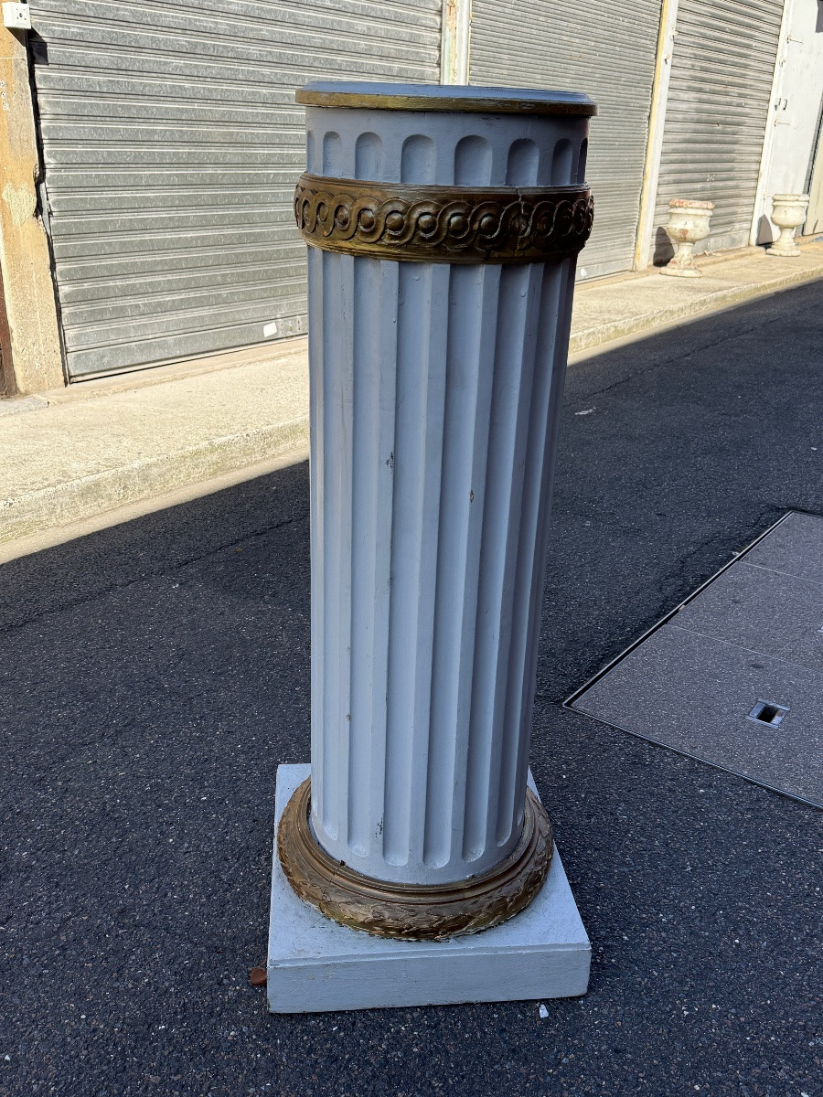 Half-column Side Table In White Lacquered Wood, Good Condition - Height 112 Cm. -photo-3