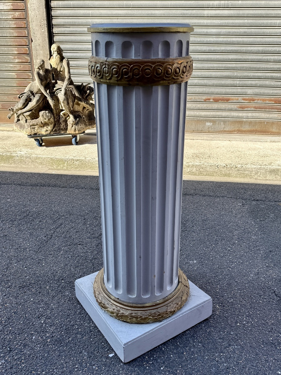 Half-column Side Table In White Lacquered Wood, Good Condition - Height 112 Cm. -photo-4