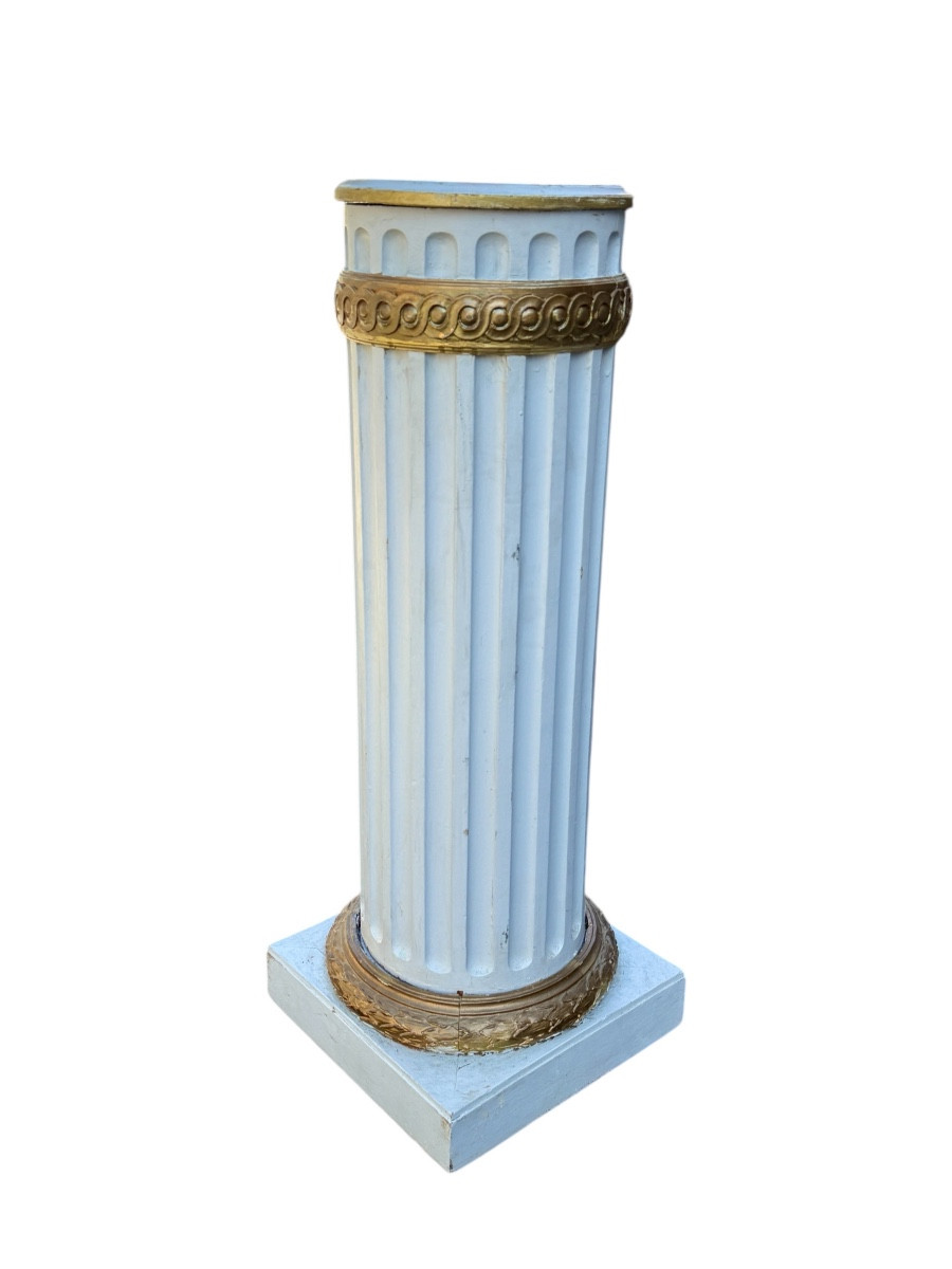 Half-column Side Table In White Lacquered Wood, Good Condition - Height 112 Cm. 