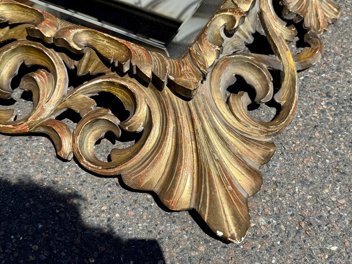 Important miroir en bois doré - Haut. 113 cm. -photo-1