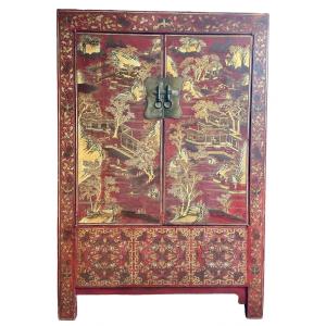 Chine, vers 1960 - Importante Armoire En Laque Rouge Et Or. 