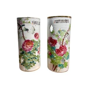 China - Pair Of Porcelain Roller Vases Depicting Trendy Birds - High. : 28 Cm. 