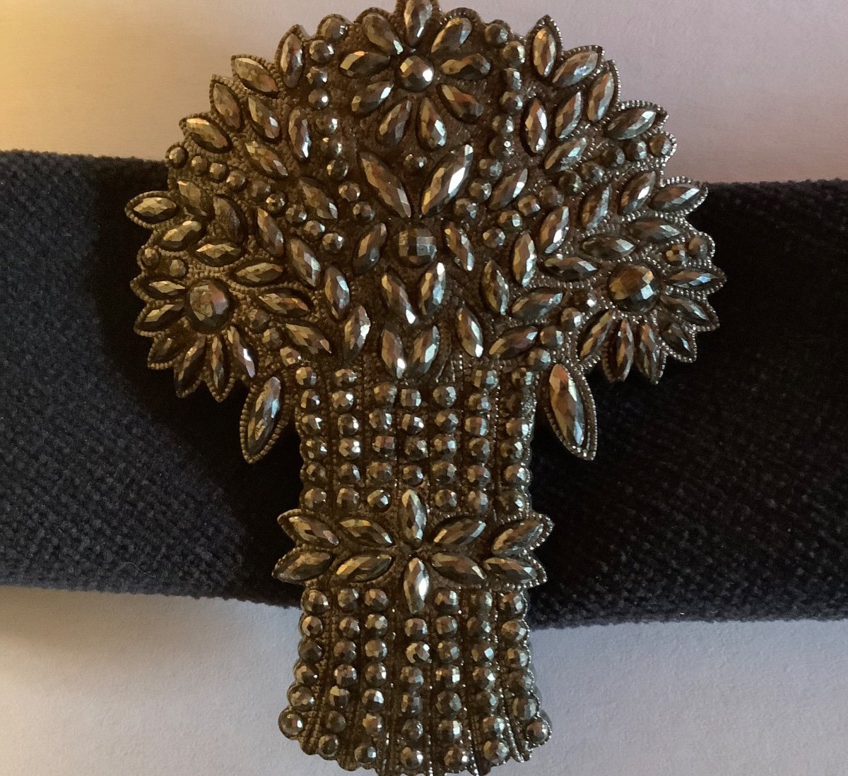 Belt Buckle In Faceted Steel Beads-photo-2