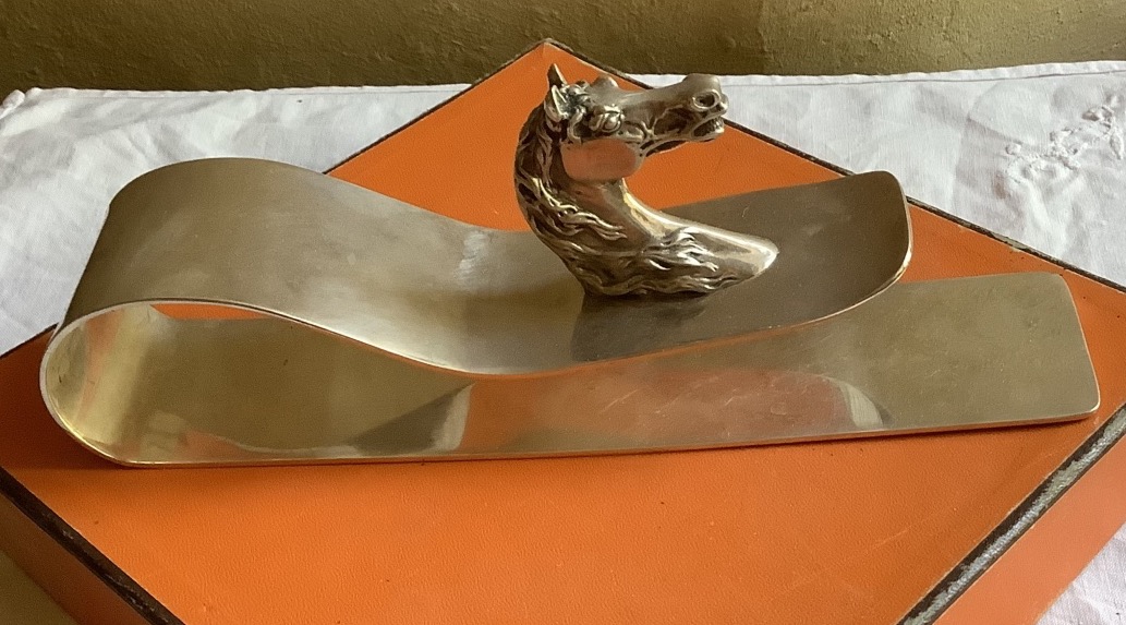 Un porte papier Hermès à tête de cheval équestre 