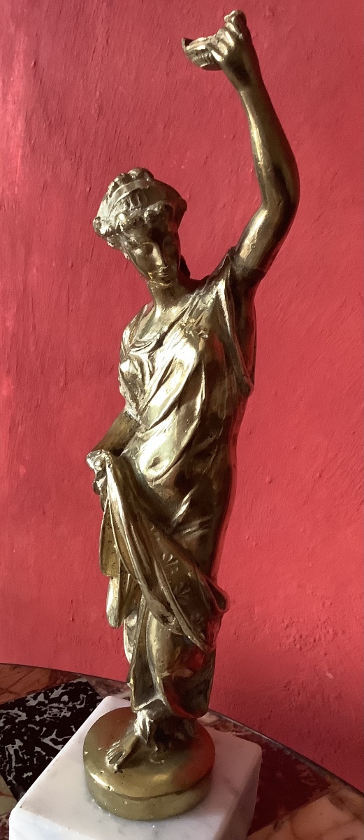 Bronze d’une femme drapée à l’antique