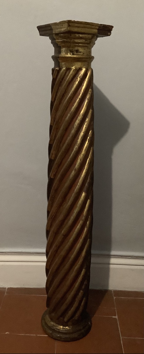 Colonne torsadée en bois doré -photo-1
