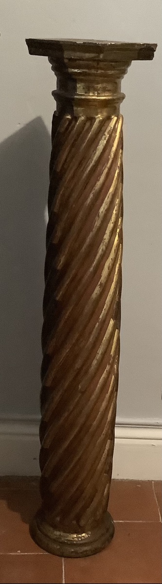 Colonne torsadée en bois doré 