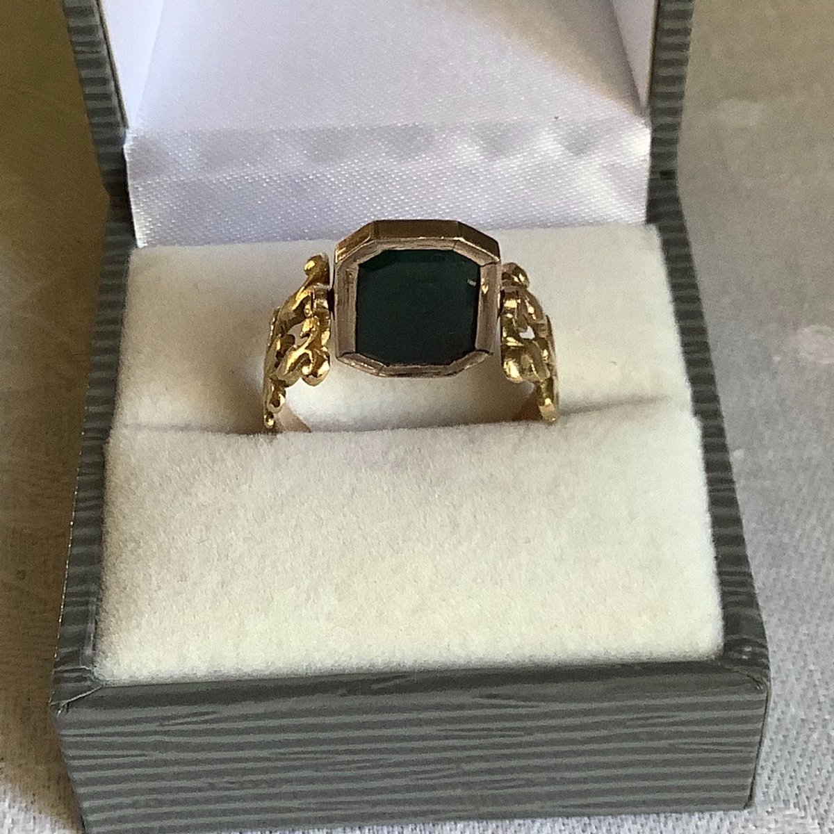 Ring XIX Gold And Rotating Seal With Intaglio On Blood Jasper-photo-3