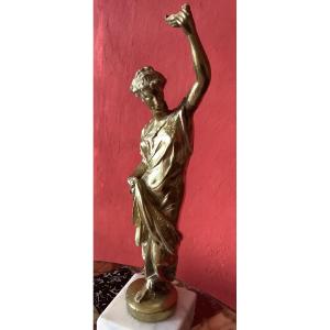 Bronze d’une femme drapée à l’antique