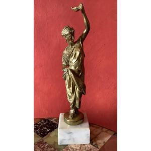 Bronze d’une femme drapée à l’antique