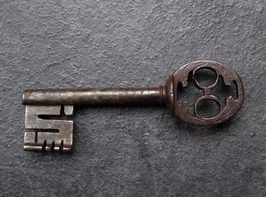 Early 17th Century Wedding Key In Wrought Iron-photo-2