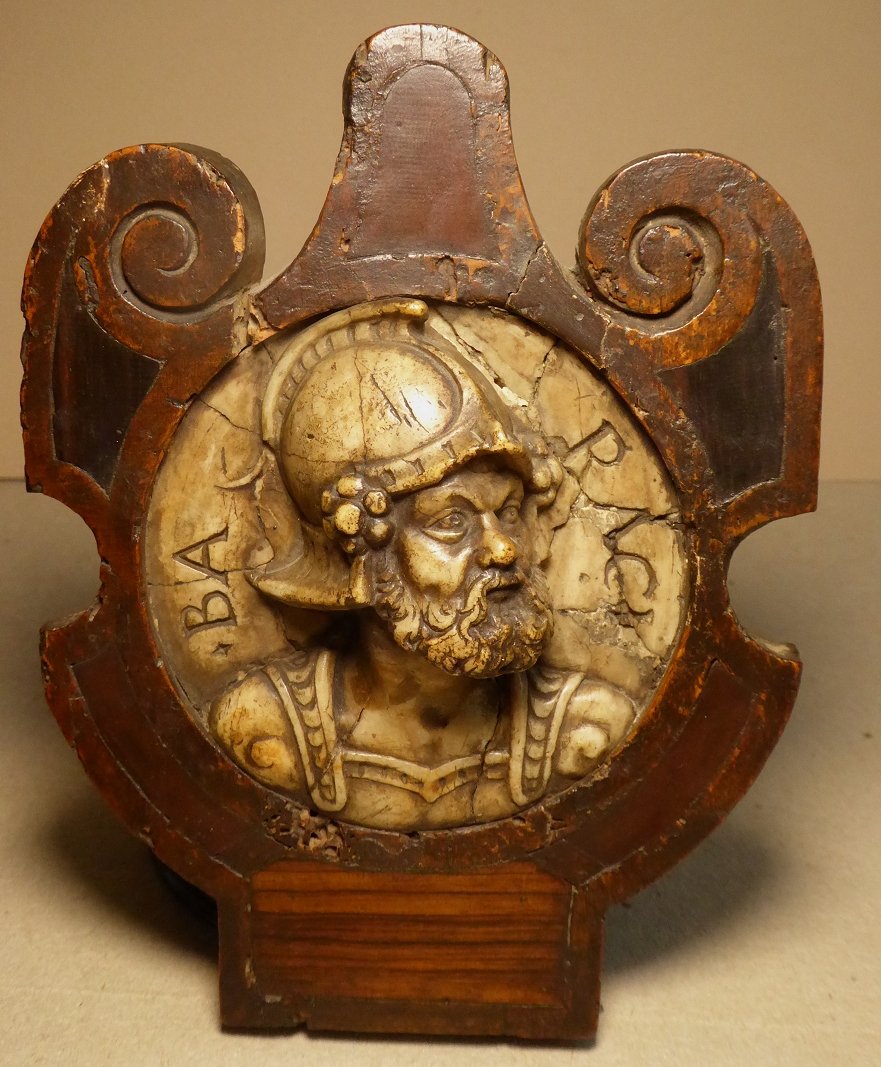 Médaillon en albâtre sculpté d'un buste de guerrier Italie XVIe-photo-2