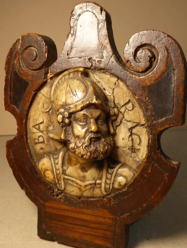 Médaillon en albâtre sculpté d'un buste de guerrier Italie XVIe-photo-4
