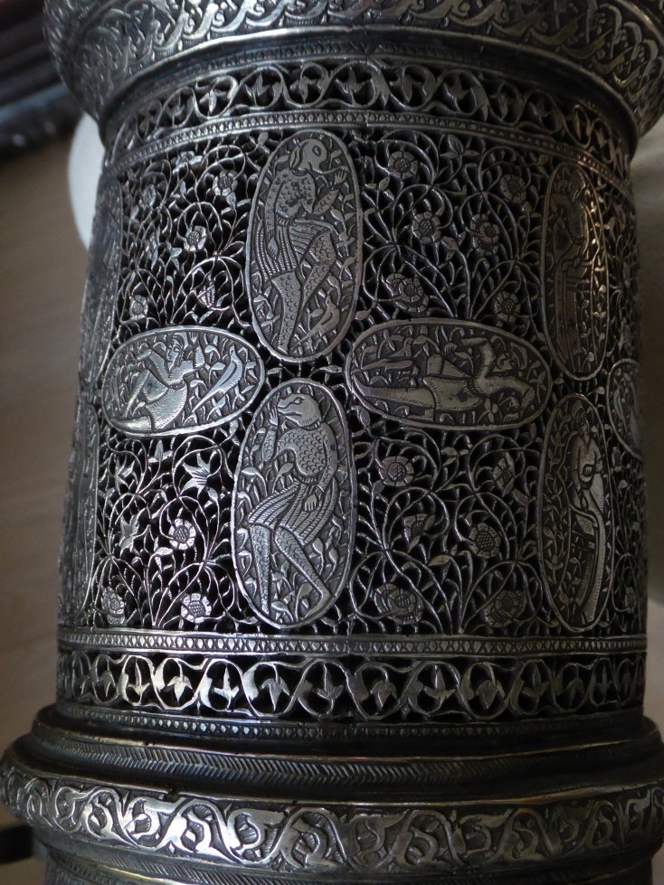 Grand flambeau qajar argenté et doré, monté en lampe-photo-1