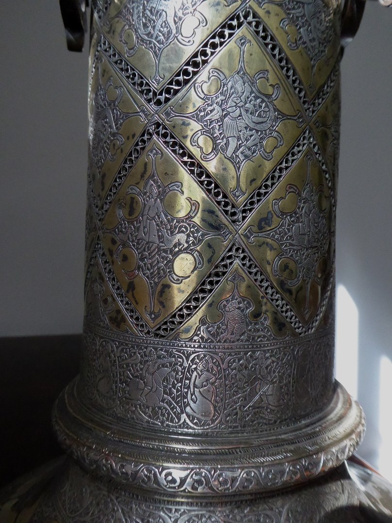 Grand flambeau qajar argenté et doré, monté en lampe-photo-3