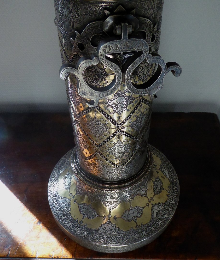Grand flambeau qajar argenté et doré, monté en lampe-photo-4