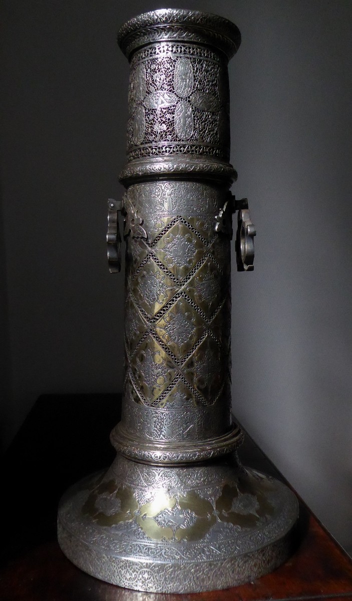 Grand flambeau qajar argenté et doré, monté en lampe