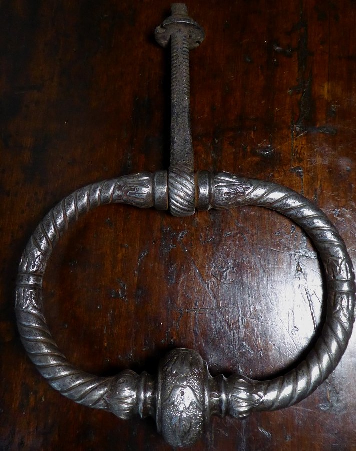 Marteau de porte heurtoir en fer ciselé époque XVIIe ou début XVIIIe siècle-photo-3