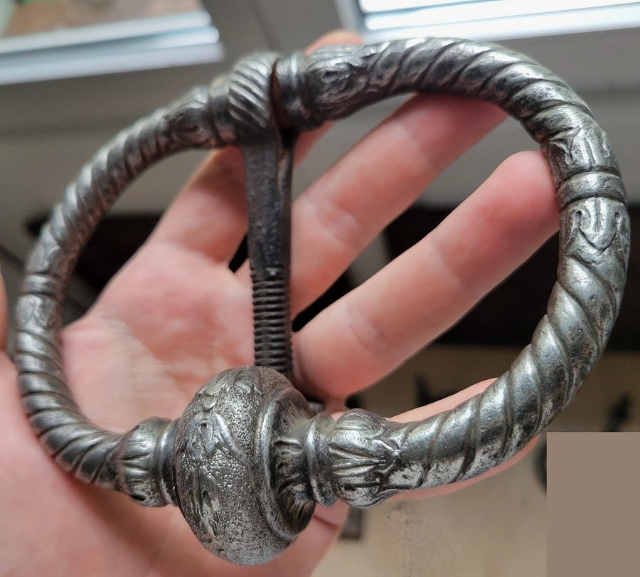 Marteau de porte heurtoir en fer ciselé époque XVIIe ou début XVIIIe siècle-photo-3
