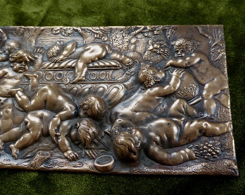 Plaquette en bronze d'après Duquesnoy représentant une bacchanale de putti-photo-1