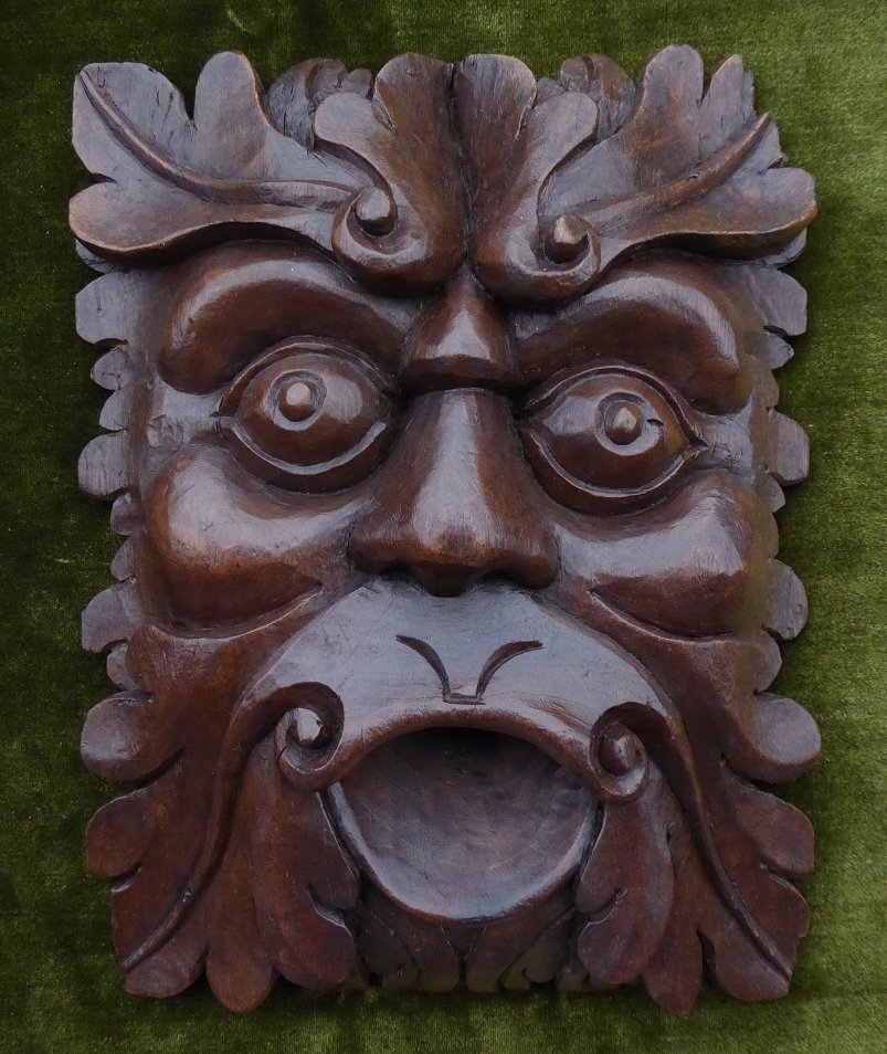 Mascaron feuillu en noyer sculpté - Italie XVIIe siècle