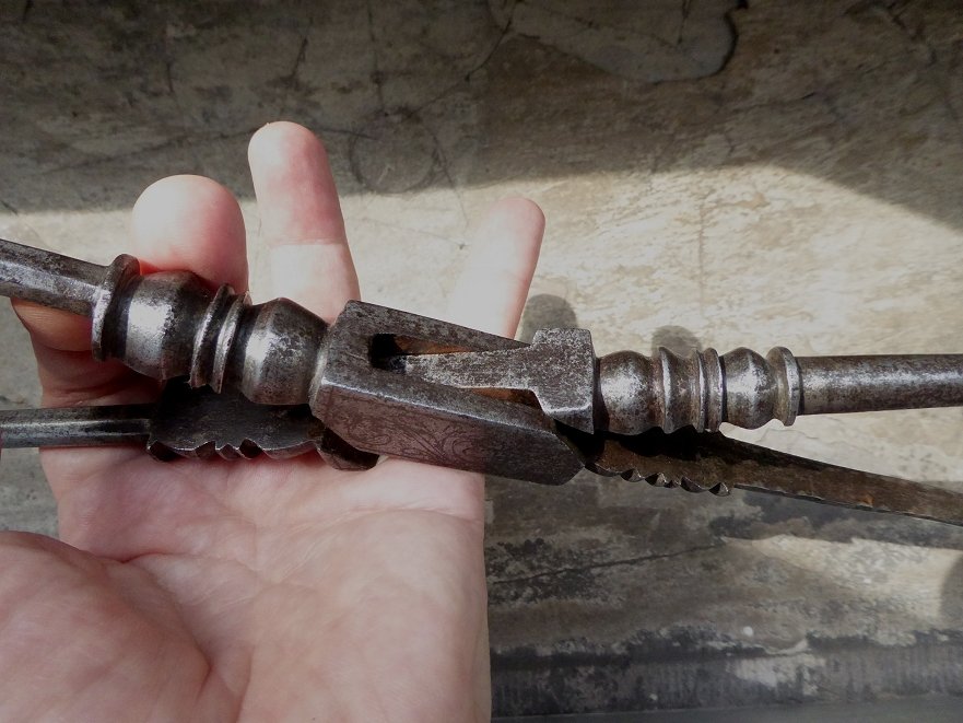 Large Wrought-iron Curling Iron From The 17th Century-photo-4