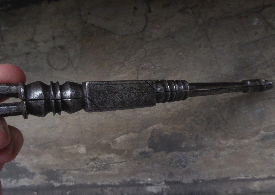 Large Wrought-iron Curling Iron From The 17th Century-photo-5