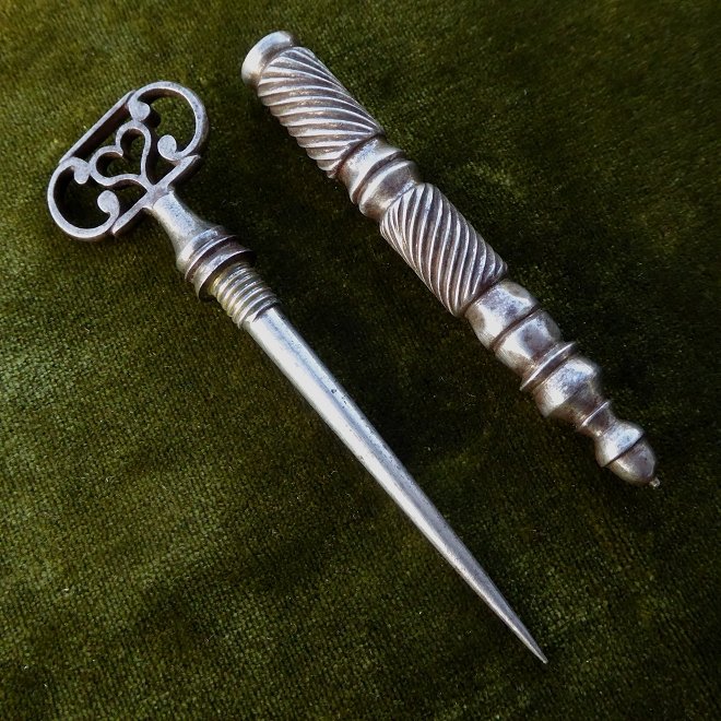 Poinçon de brodeuse en fer forgé et ciselé époque XVIIIe siècle-photo-2