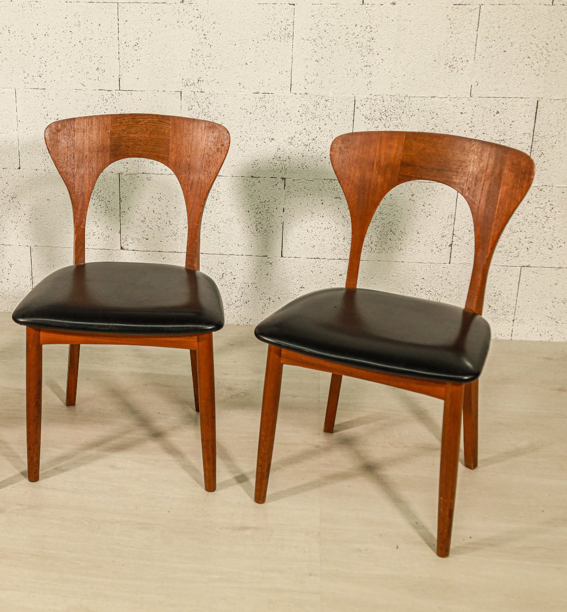 Paire de chaises scandinaves modèle Peter designer Niels Koefoed vintage-photo-3