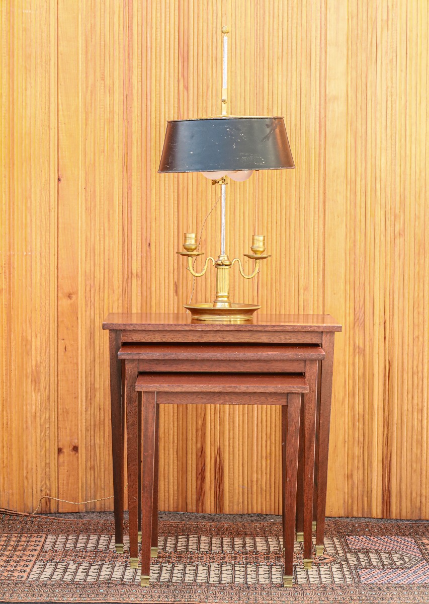 Série de tables gigognes en acajou style Directoire 