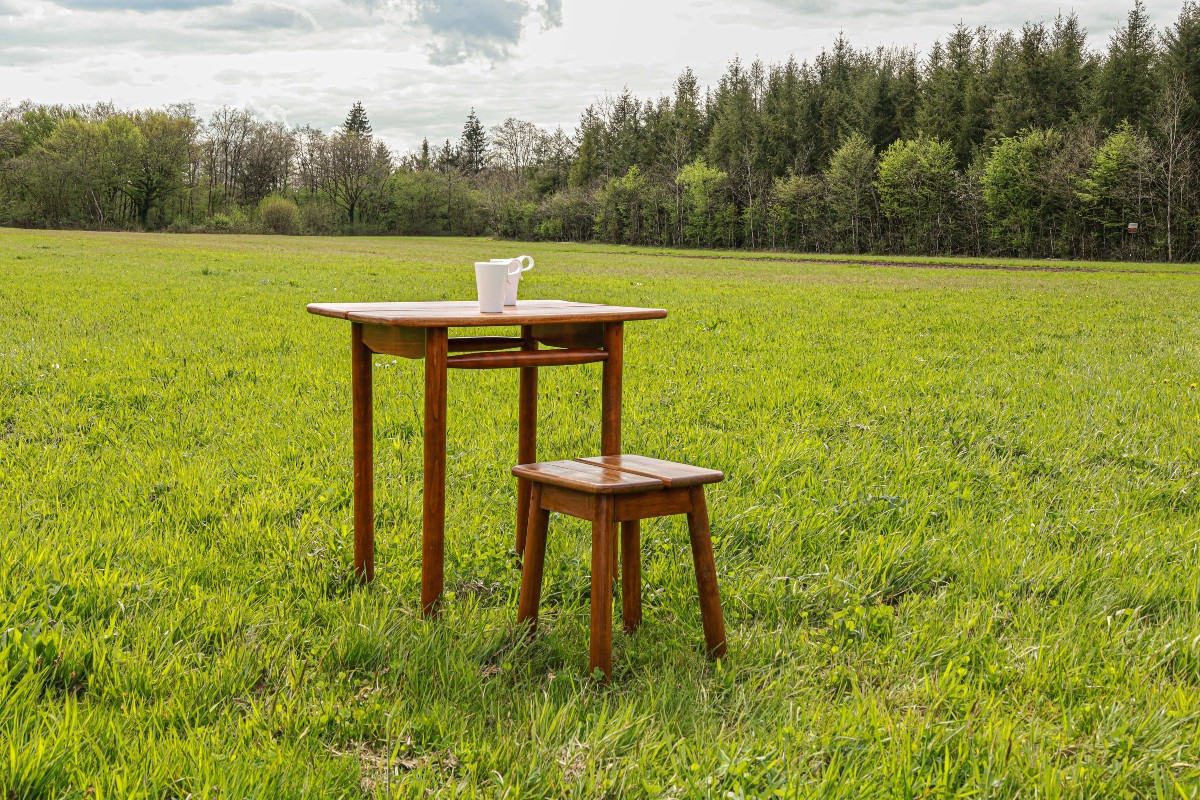 Ensemble table et tabouret "grain de café"  en hêtre massif design Pierre Gautier Delaye 