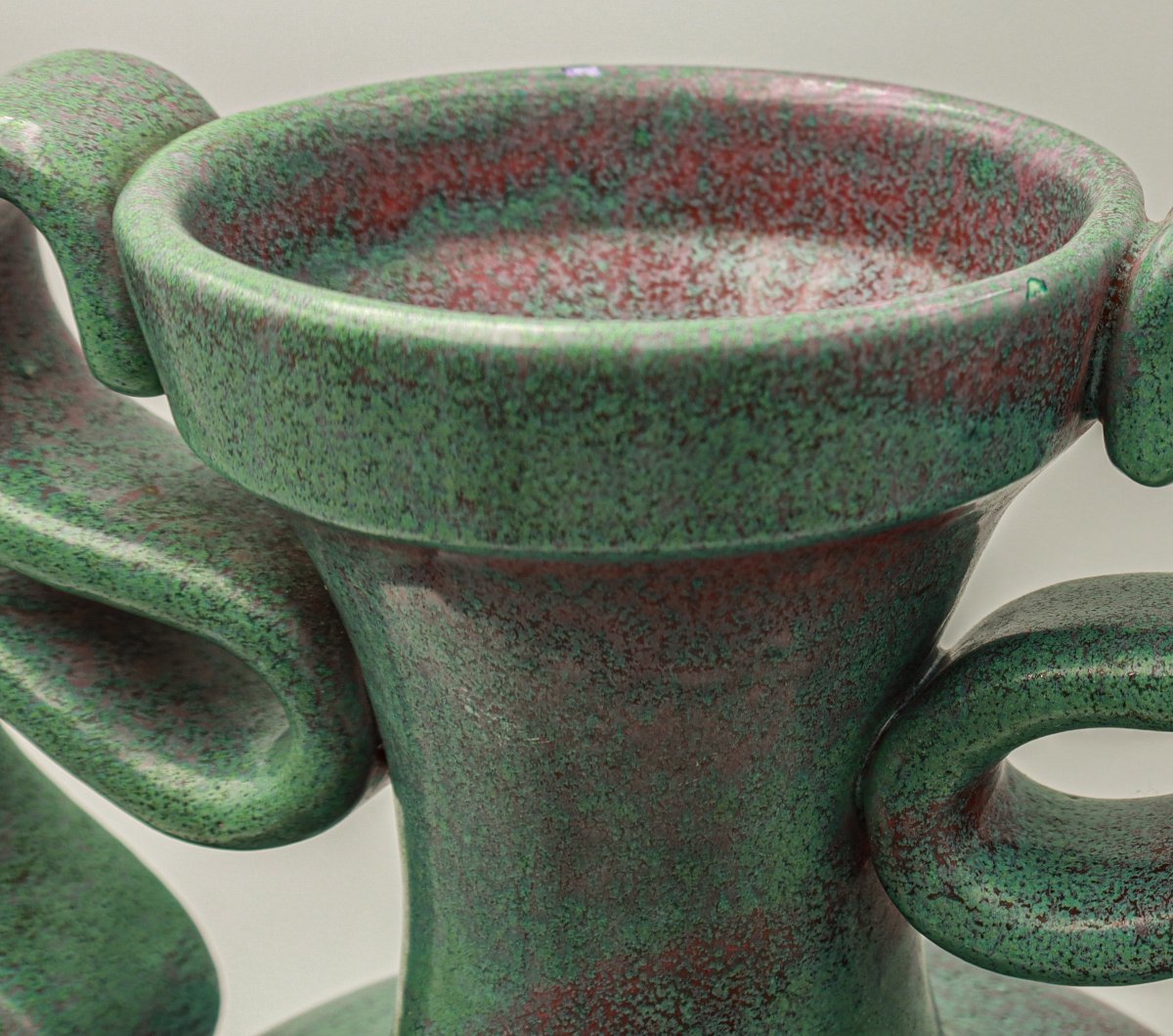 Grand vase à anses en céramique émaillée vert moucheté de Lunetta à Vallauris daté de 1955-photo-4