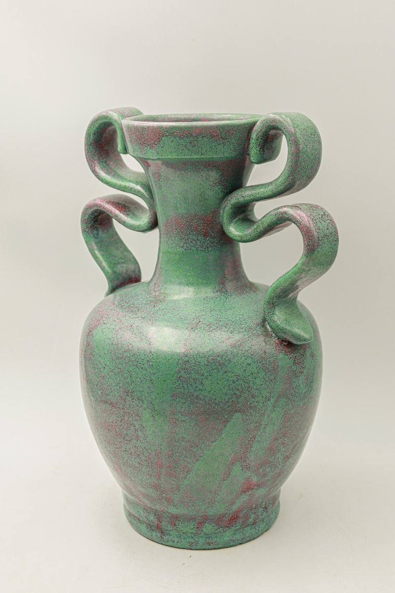 Grand vase à anses en céramique émaillée vert moucheté de Lunetta à Vallauris daté de 1955