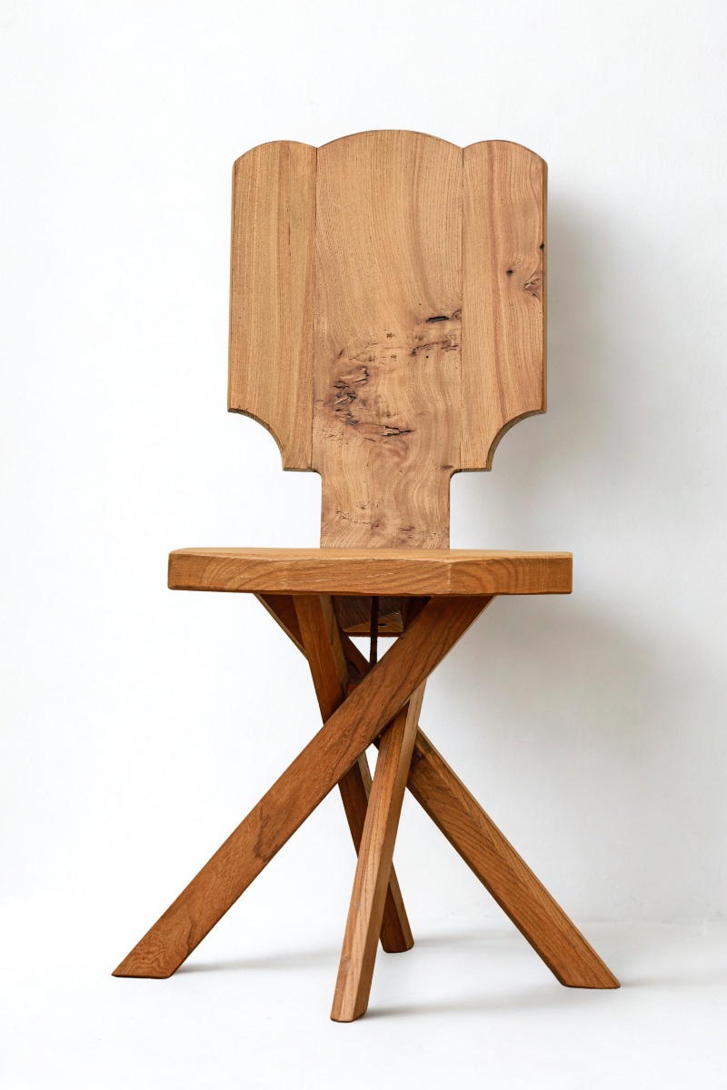 Rare chaise design en orme des ateliers Pierre Chapo maison Seltz 