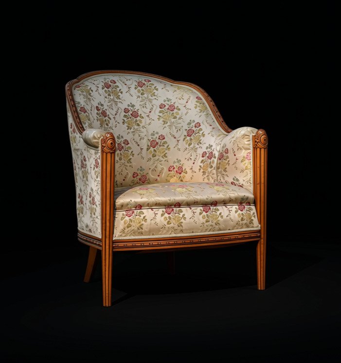 Fauteuil bergère Art Déco noyer massif attribuée à Paul Follot