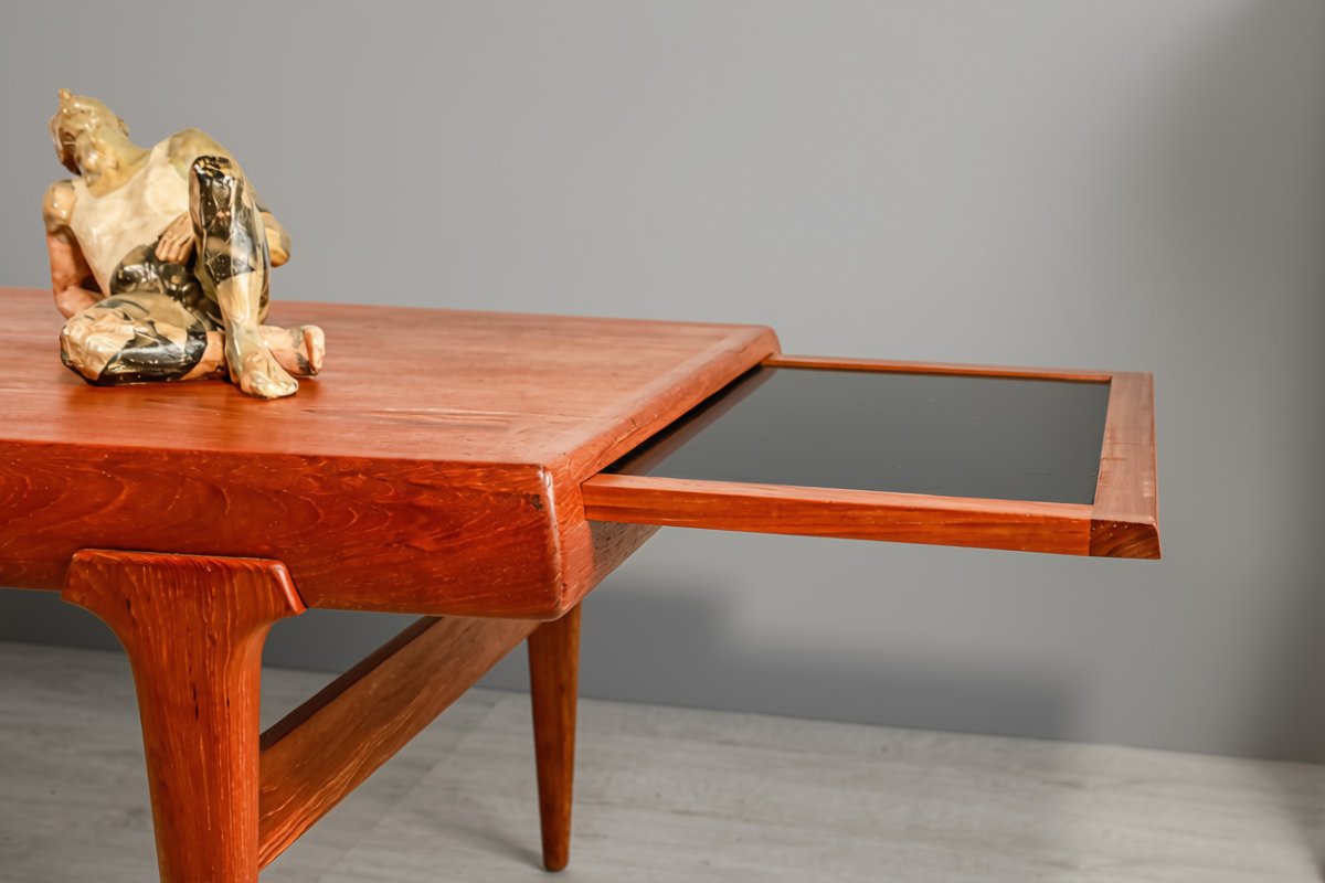 Grande table basse en teck design scandinave designer Johannes Andersen vintage-photo-2